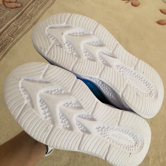 Boys light up sketchers new Velcro size 2 - Picture 2 of 2